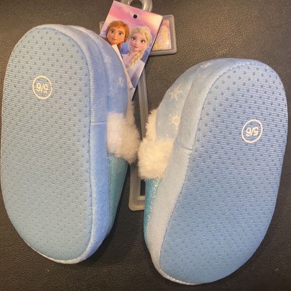 Toddler Girl’s Frozen Slippers - Picture 2 of 3